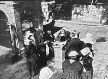 Rite de la boisson de l'eau de la fontaine Saint-Cornély lors du Grand Pardon (14 septembre 1924)