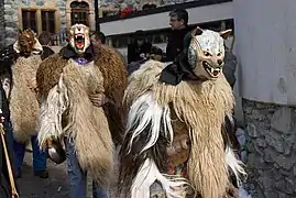 Carnaval d'Evolène : peluche.