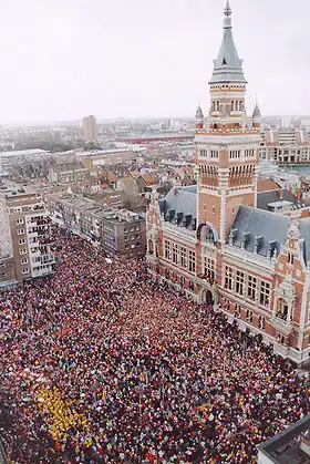 Jet de Hareng devant l'hôtel de ville de Dunkerque.