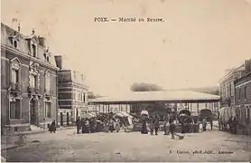 Vue de la place du Marché-au-Beurre, à la même époque.