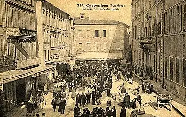 Marché du vendredi sur la place du Palais