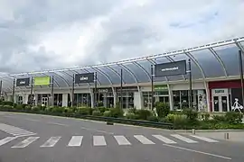 Vues de quelques enseignes du Shopping Parc.