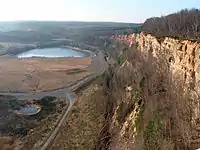 Carrière Barrois, vue vers l'ouest en direction de L'Hôpital.