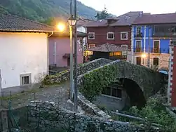 Puente Conceyusur le ruisseau"Arroyo de la Ría"