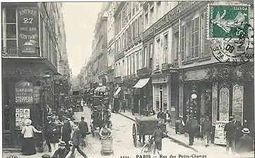 L'axe de la rue des Petits-Champs depuis le carrefour avec la rue de Richelieu, en 1909.