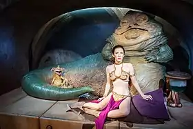 Représentation de Jabba avec la princesse Leia Organa.