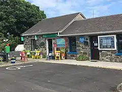 Le bureau de poste.