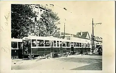 Le tramway 28 (Montrouge - Saint-Augustin) à la porte d'Orléans.