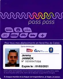 Recto (en haut) et verso (en bas) d'une carte Pass Pass.
