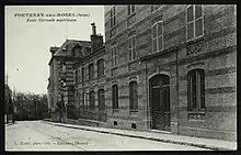 Photographie de carte postale ancienne représentant le bâtiment de l'École normale supérieure de Fontenay