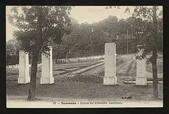 Le cimetière en 1919. Le portail n'est pas terminé, la chapelle n'est pas encore construite.