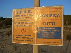 Panneau de la Commune de Rome et le symbole SPQR.