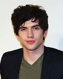 Carter Jenkins interprète Rainer.