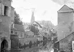 Vue aval sur Chartres à partir du pont, environs de 1920.