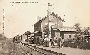 Un train à l'arrêt en gare de Cartigny vers 1910.