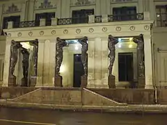 portique du Nouvel Ermitage sculptures d' Alexandre Terebeniov