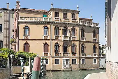 Ca' Mainella façade sur le  Rio de San Trovaso