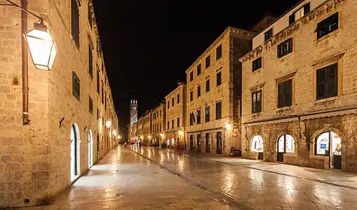 Stradun de nuit.