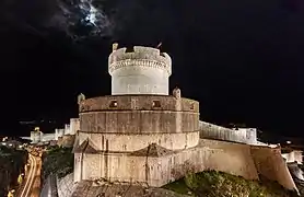 La tour de Minčeta à Dubrovnik sert de décor à la Maison des Nonmourants.