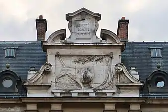 Fronton de la caserne.