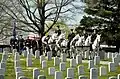 Le 4 avril 2006, le cercueil de Caspar Weinberger, 15e secrétaire américain à la Défense, lors d'un cortège funèbre cérémonial en route vers son dernier lieu de repos au cimetière national d'Arlington.
