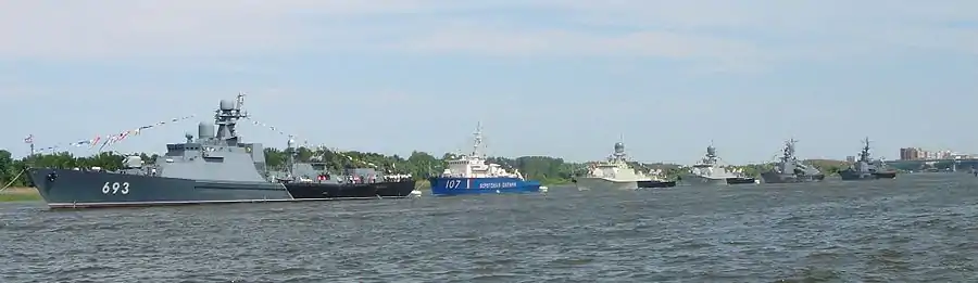 Parade navale des bâtiments de la flottille à Astrakhan en 2012.