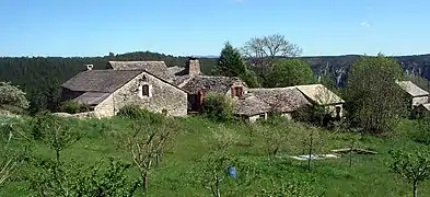 Le hameau de Cassagnes, sur le causse Méjean.