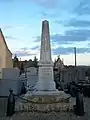 Le monument aux morts dans le cimetière près de l'église (janv. 2010)