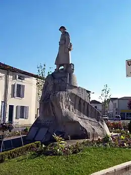 Le monument aux morts (avril 2013).