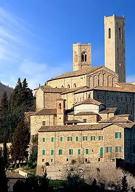 Duomo Vecchio de San Severino Marche sur le monte Nero