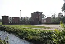 La rivière Olona. Sur la gauche, le Château de Legnano