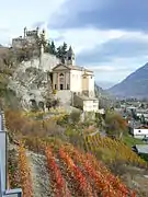 Le château de Saint-Pierre et ses vignobles.