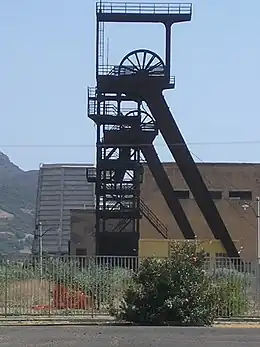 Photographie des chevalements de la mine de houille désaffectée de Serbariu à Carbonia