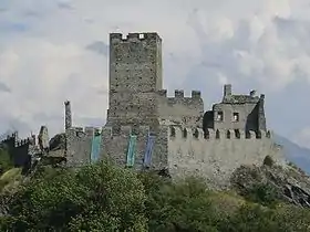 Vue du château de Cly