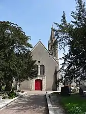 L'église Saint-Cassien et ses deux ifs.