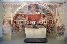 Fresques et autel.