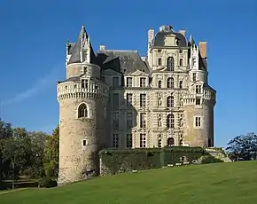 Façade est du château de Brissac-Quincé. Département de Maine-et-Loire, France.
