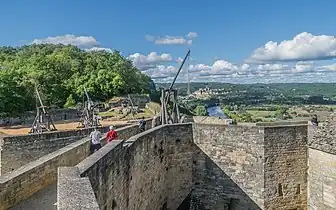 Mur de courtine.