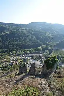 Le site de Rennes-le-Château vu depuis le belvédère du château de Coustaussa