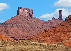 The Rectory (à g.) et Castleton Tower, près de Moab.