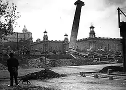 Démolition des colonnes en 1928.