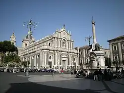 La cathédrale de Catane et sa place avec la Fontaine de l'éléphant.