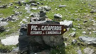 Sentier (GRP) vers les estanys de l'Angonella et le pic de Cataperdís