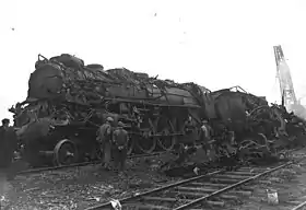 Locomotive du train tamponneur après l'accident.