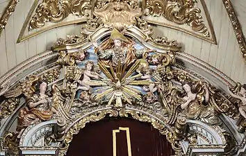 Frontispice de l'autel de la cathédrale basilique de Notre-Dame-du-Pilier (pt), à São João del-Rei.