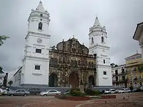 La cathédrale basilique de Sainte-Marie.