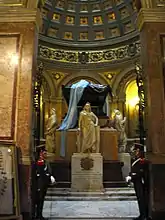 Tombeau de San Martin dans la cathédrale de Buenos Aires - des grenadiers en armes assurent la garde