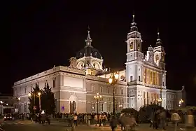 Vue d'ensemble, la nuit.