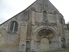 La façade du XIIe siècle.