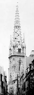  Ancienne flèche néogothique de Jean-Gabriel et Alfred-Louis Frangeul, Père et Fils (Architectes) avant sa destruction le 6 août 1944.